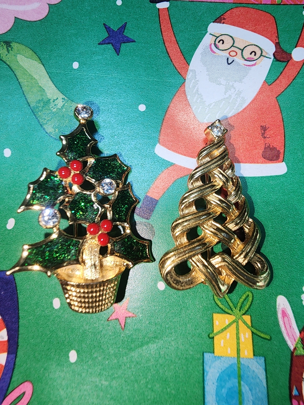 Avon Vintage Gold Tone Christmas Brooches - Holly Basket & Braided Tree